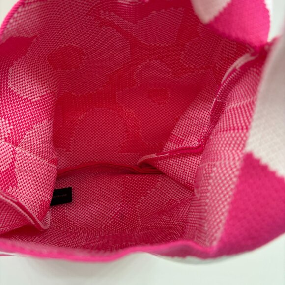 Wrist Tote Bag - 100% Polyester- Hot Pink/ White Daisies - NWT - Picture 7 of 8